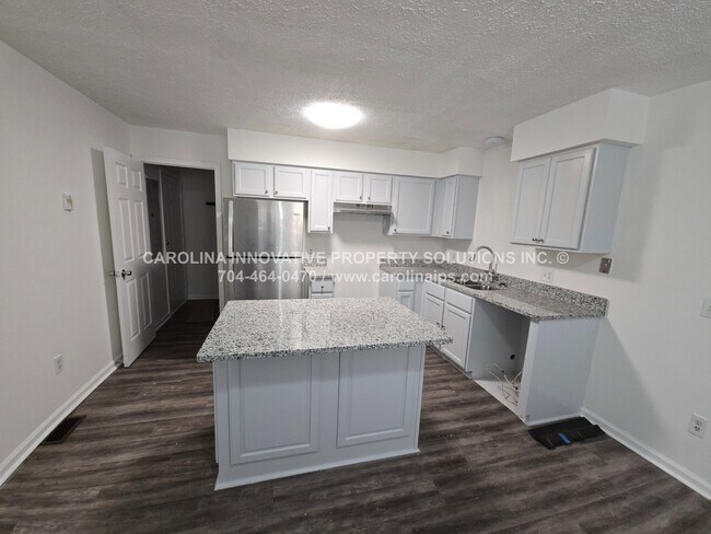 Building Photo - 1409 Tinnin Ave