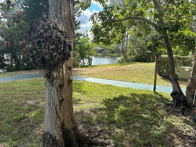 Building Photo - 3720 Inverrary Dr