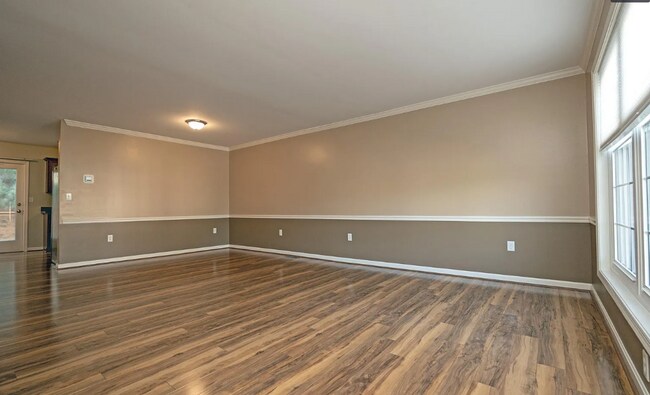 Building Photo - 2 Bedroom Home