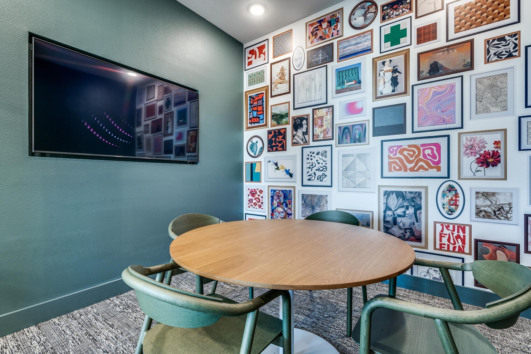 Building Photo - 650 E Sycamore St