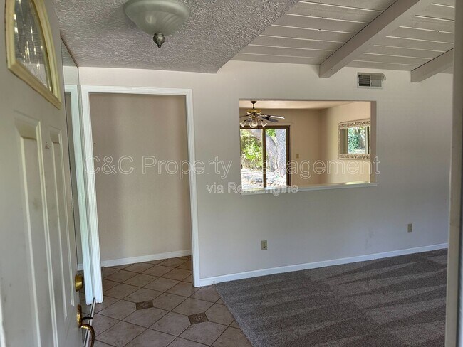 Building Photo - 8190 E Granite Dr