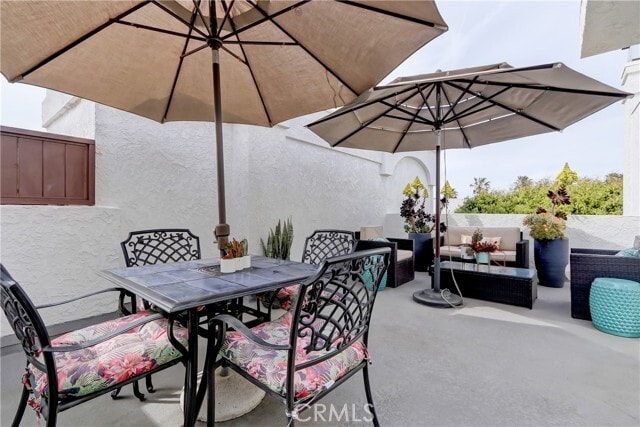 Building Photo - 425 S Catalina Ave