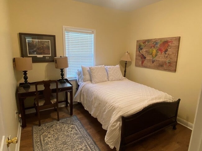 Building Photo - 1900 Sussex Ct