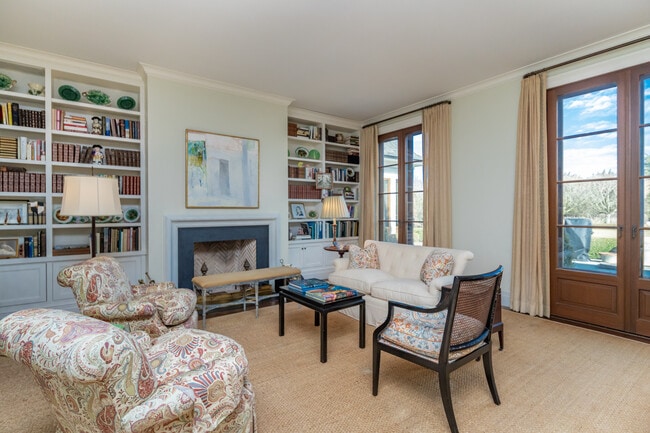 Building Photo - 286 Downs Path