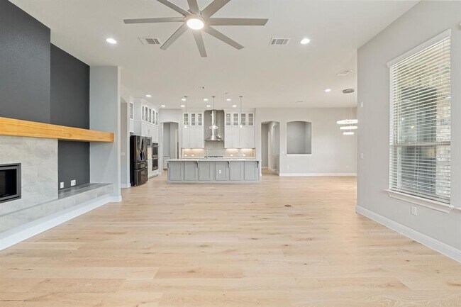 Building Photo - 10709 Lavon Bend