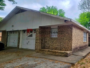 Building Photo - Tour Today! Cozy 3 Bedroom Unit!