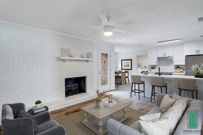 Building Photo - Full Renovated  4 Bed/2 Bath Oasis in Geor...