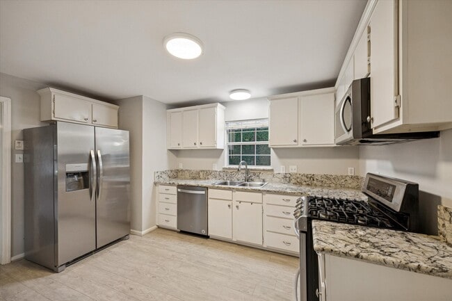 Building Photo - 2619 Eastgrove Ln