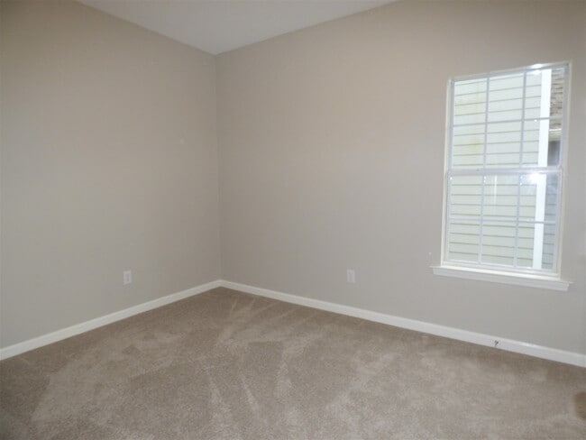 Building Photo - 951 Savannah Ln