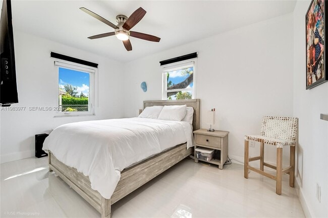 Building Photo - 7235 SW 39th St