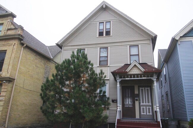 Building Photo - 1684 N Franklin Pl