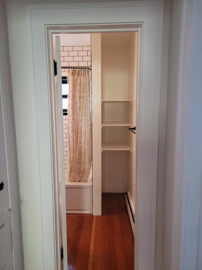 Building Photo - 2 bed 2 bath house