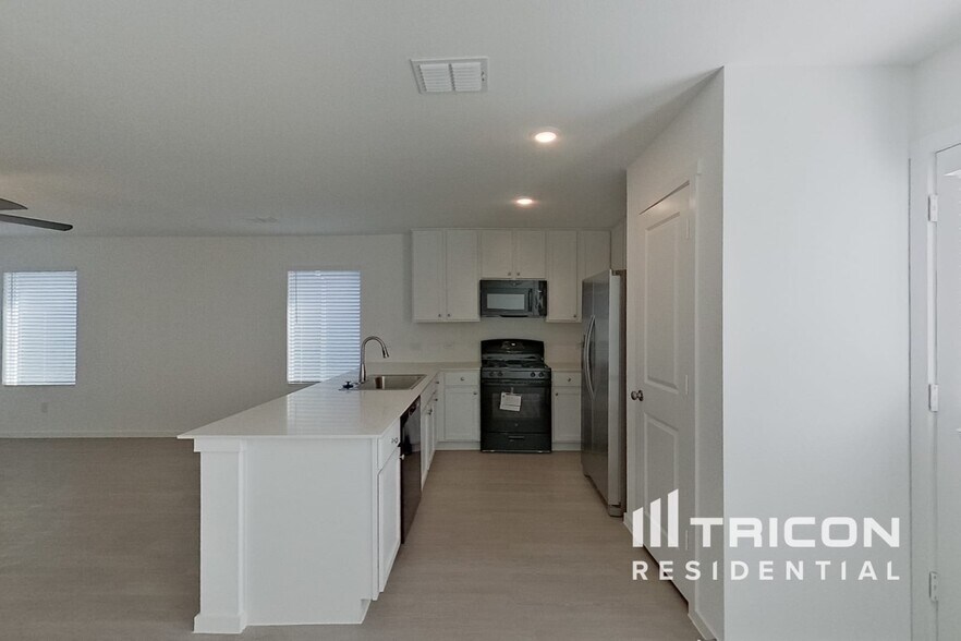 Building Photo - 831 Ginkgo Wy