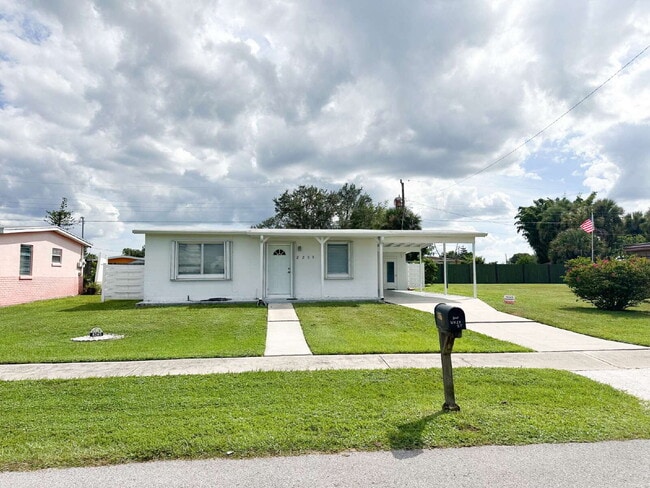 Building Photo - "Charming 3-Bed, 2-Bath in North Port!"