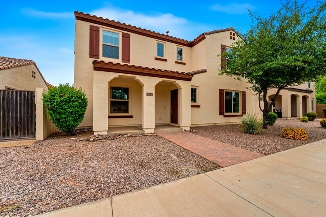 Building Photo - 2220 S Ponderosa Dr
