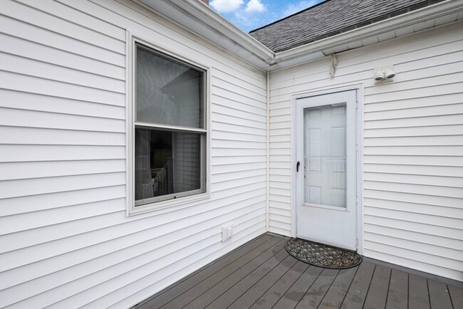 Building Photo - 32 Beloit Rd