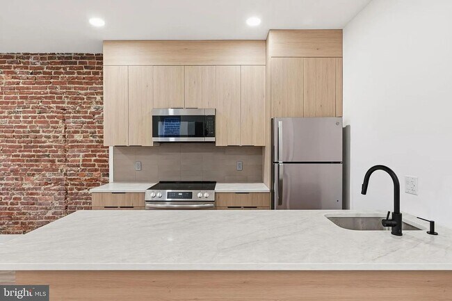 Building Photo - 1502 S 52nd St