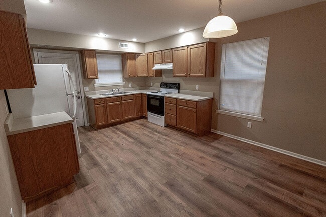 Building Photo - 1530 Florence Dr