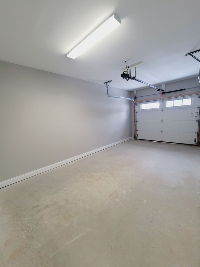 Building Photo - 1217 Lockewood Dr