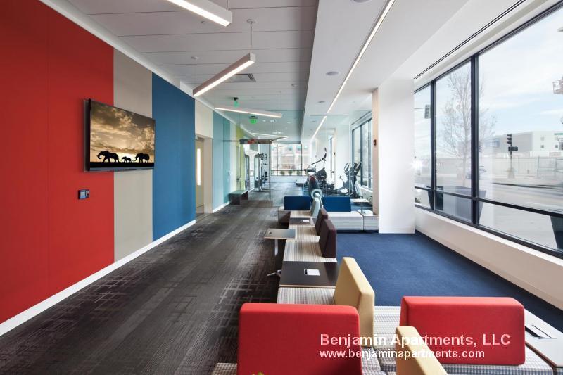 Building Photo - 320 D St