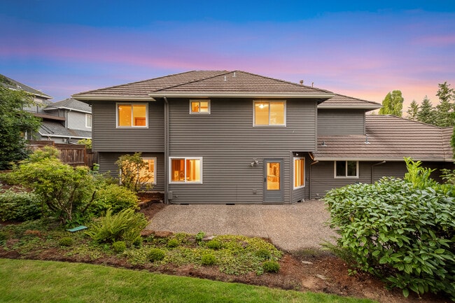 Building Photo - 1324 Stonehaven Dr