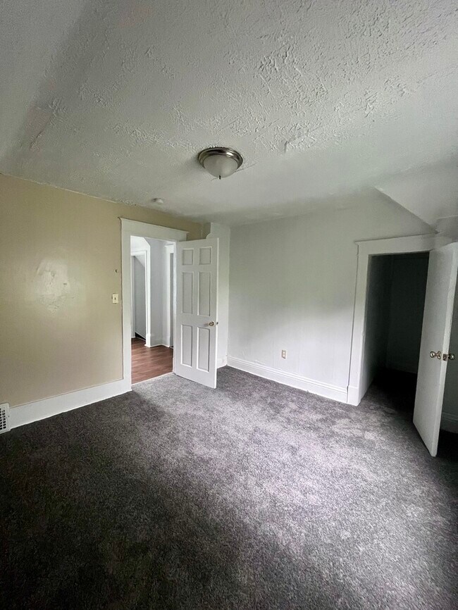Building Photo - Newly Renovated Single Family Home!