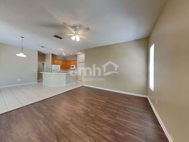 Building Photo - 13712 Lakes Way