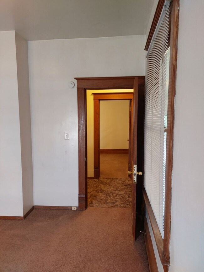 Building Photo - 1610 8th Ave
