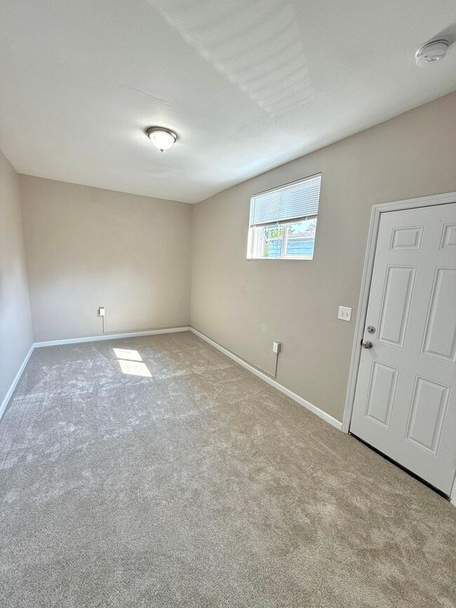 Building Photo - Charming 2-Bed, 1-Bath White Center Home