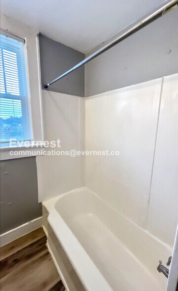 Building Photo - 32 Woodlawn Dr