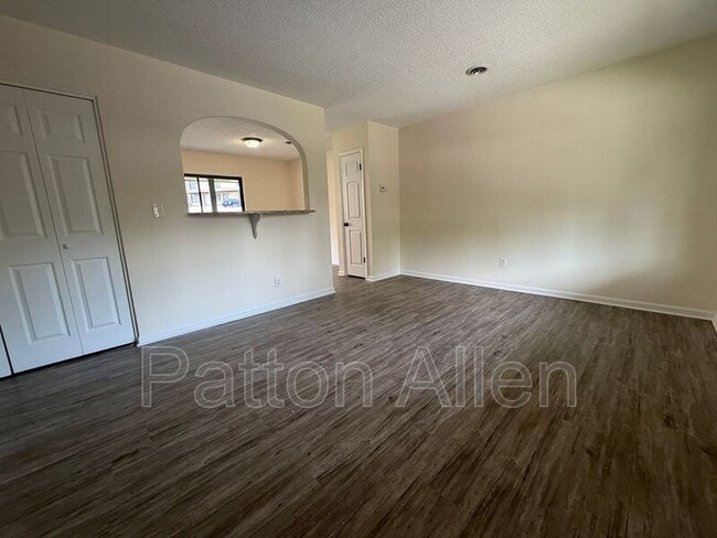 Building Photo - 28 Dawnwood Cir