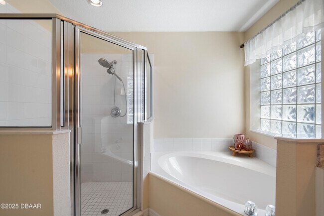 Building Photo - 15 Coolidge Ct