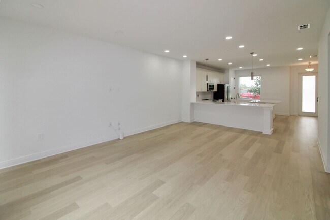 Building Photo - 17978 Broadleaf Lp