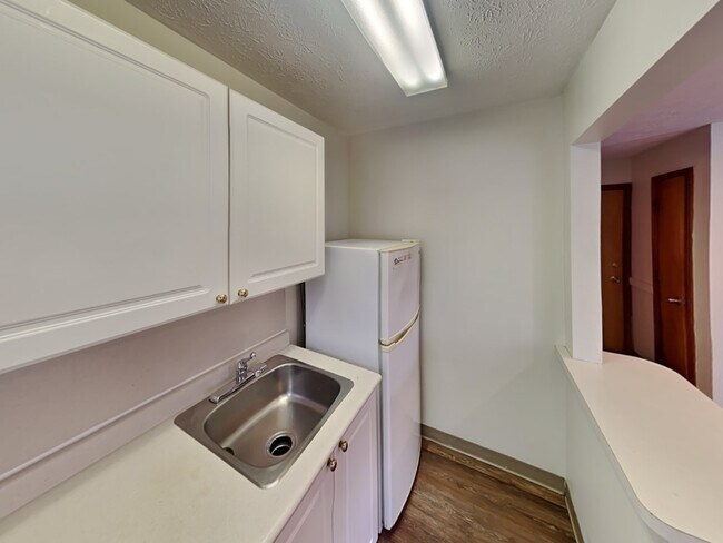 Building Photo - 49 E 14th Ave