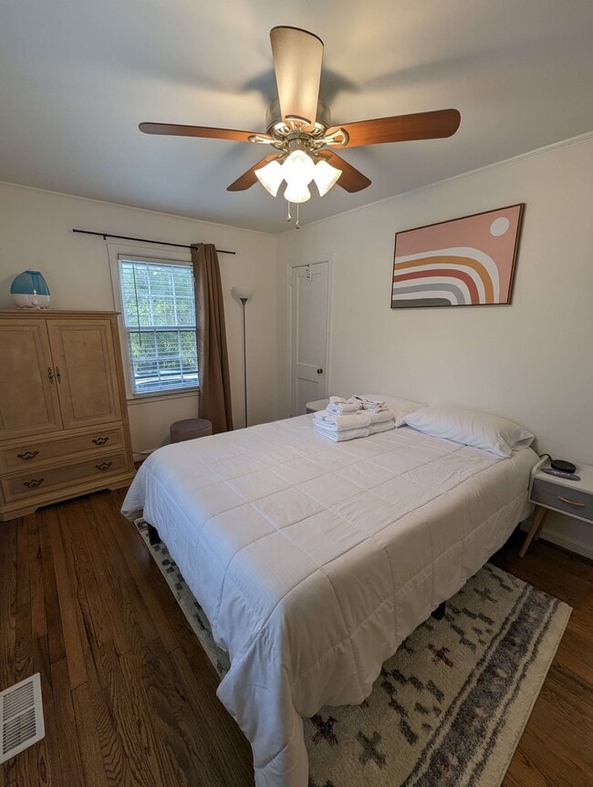 Building Photo - 1805 Bennett St