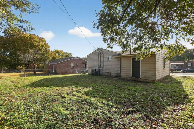 Building Photo - 896 Pawnee Ave
