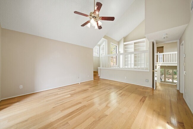 Building Photo - 130 Sugar Berry Cir