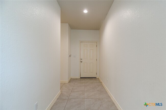 Building Photo - 124 Mary Max Cir