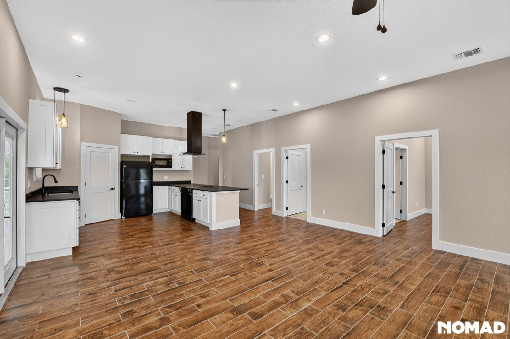 Building Photo - 1130 Circle Acres