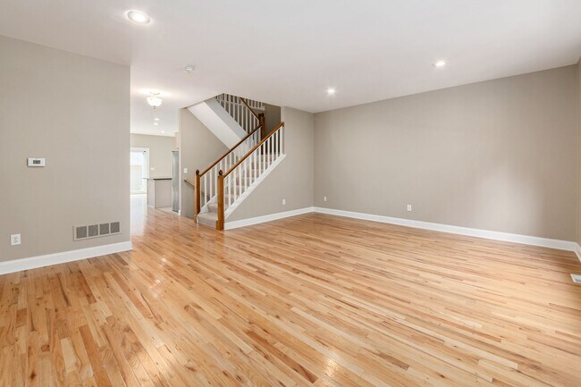 Family room - 1087 Michigan Ave