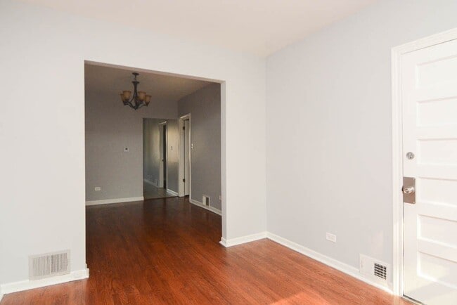 Building Photo - 3644 N Albany Ave