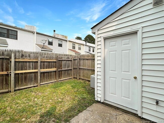 Building Photo - 5 Harpoon Ct