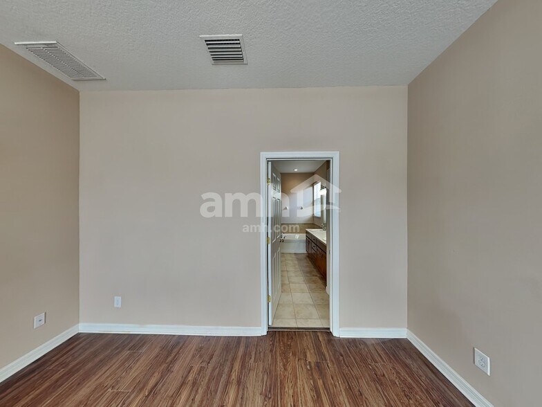 Building Photo - 503 9th St NE