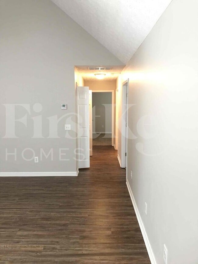 Building Photo - 8118 Birch Walk Dr