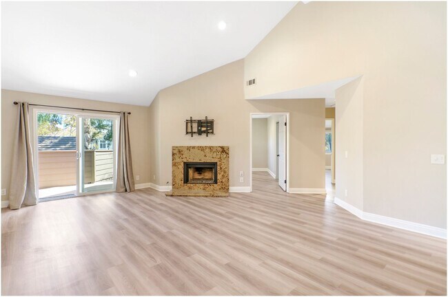Building Photo - 2 Bedroom Condo - Laguna Hills!