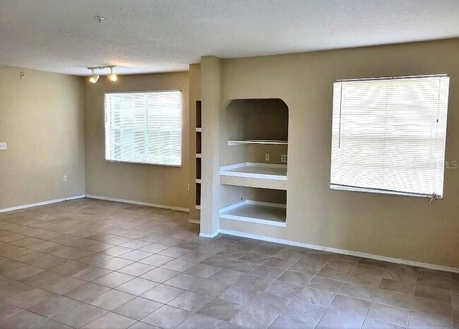 Building Photo - 14037 Fairway Island Dr