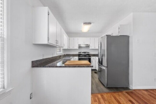 Building Photo - 1708 N Poplar St