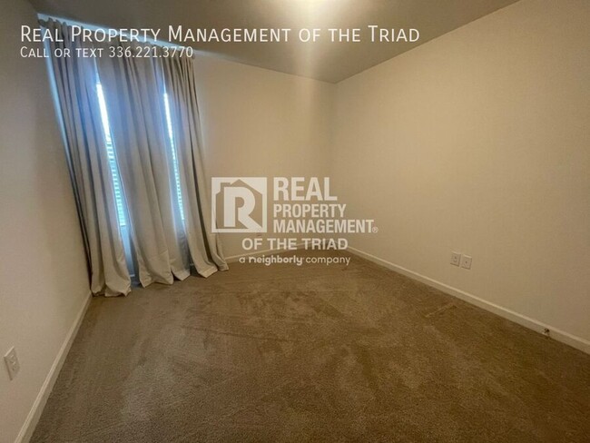 Building Photo - 207 Solacium Ln