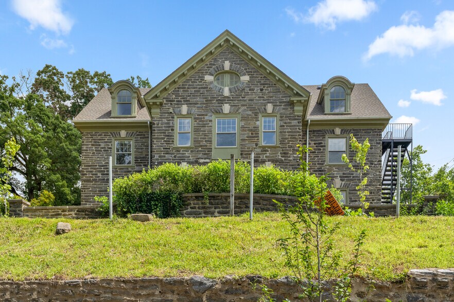 Building Photo - 6401 Wayne Ave