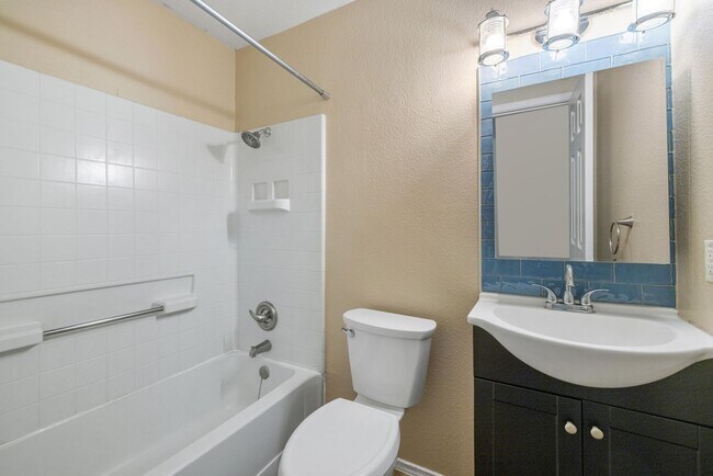 Building Photo - 104 Brentwood Dr